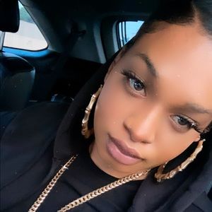 Meet your Posher, Crystal